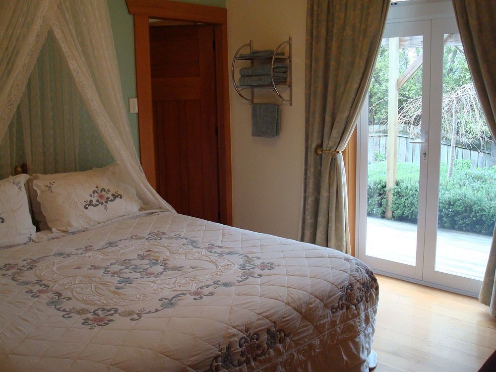 Olde Mill House B&B & Bike2Wine Cycle Hire Bed & Breakfast Renwick